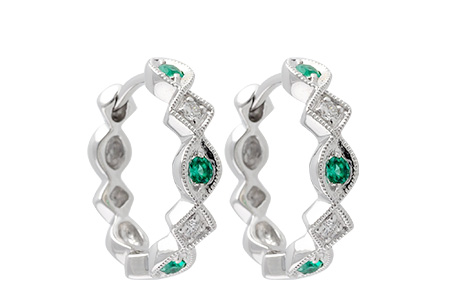 G205-38158: EARRINGS .13 EMERALD .18 TGW