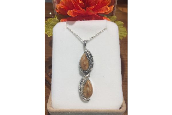 T019-03549: Elk Ivory Pendant