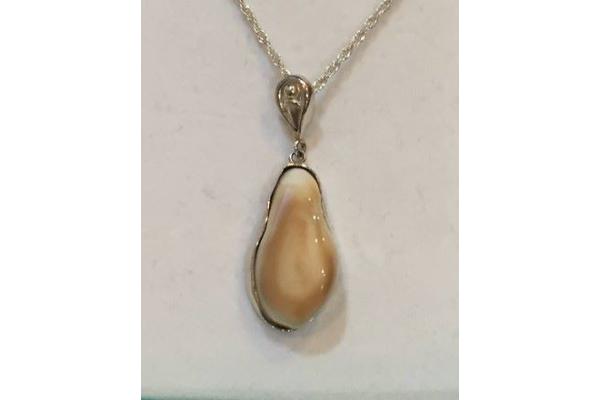 Y019-02694: Elk Ivory Pendant
