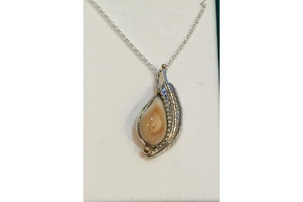 Z019-03549: Elk Ivory Pendant